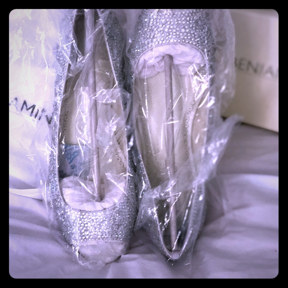 Brand new Benjamin Adams crystal flats Sz 8.5